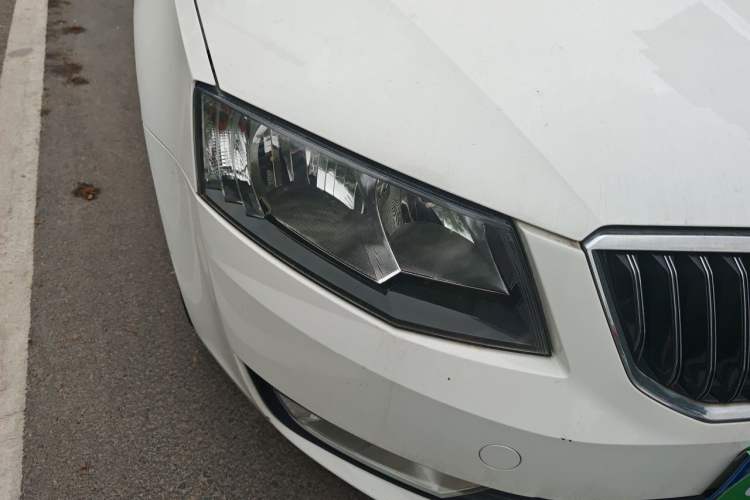 Used Skoda Octavia 2015 1.6L Automatic Yijie Edition Right Front Headlight