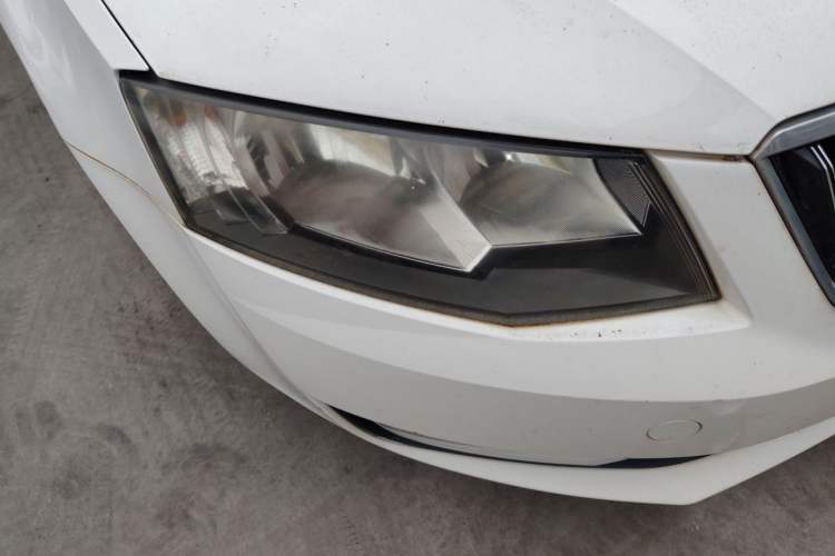 Used Skoda Octavia 2015 1.6L Automatic Yijie Edition Right Front Headlight