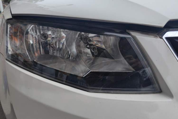 Used Skoda Octavia 2015 1.6L Automatic Eado Edition Right Front Headlight