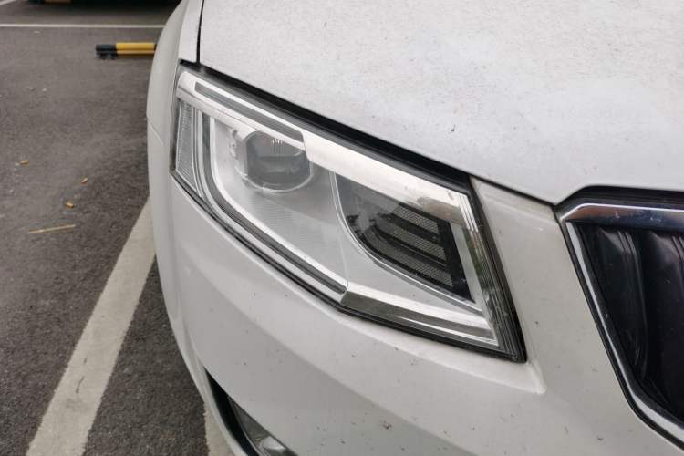 Used Skoda Octavia 2015 1.6L Automatic Yijun Edition Right Front Headlight