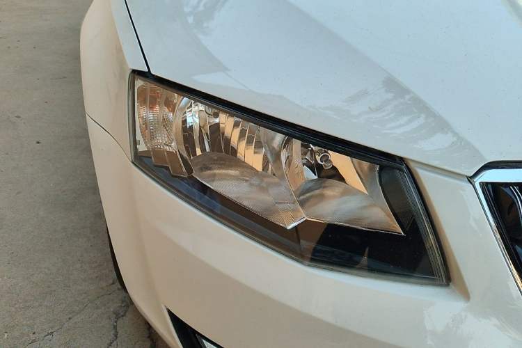 Used Skoda Octavia 2015 1.6L Manual Yijie Edition Right Front Headlight
