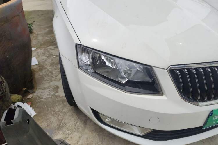 Used Skoda Octavia 2015 1.6L Automatic Yijie Edition Right Front Headlight