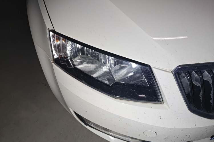 Used Skoda Octavia 2015 1.6L Manual Yijie Edition Right Front Headlight