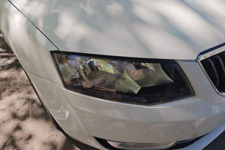 Used Skoda Octavia 2015 1.6L Manual Yijie Edition Right Front Headlight