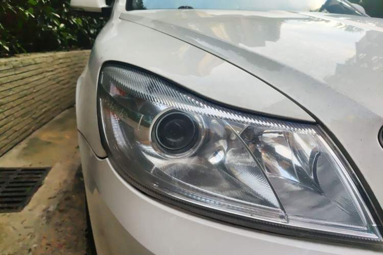Used Skoda Octavia 2015 Classic Model 1.6L Automatic Yijie Version Right Front Headlight