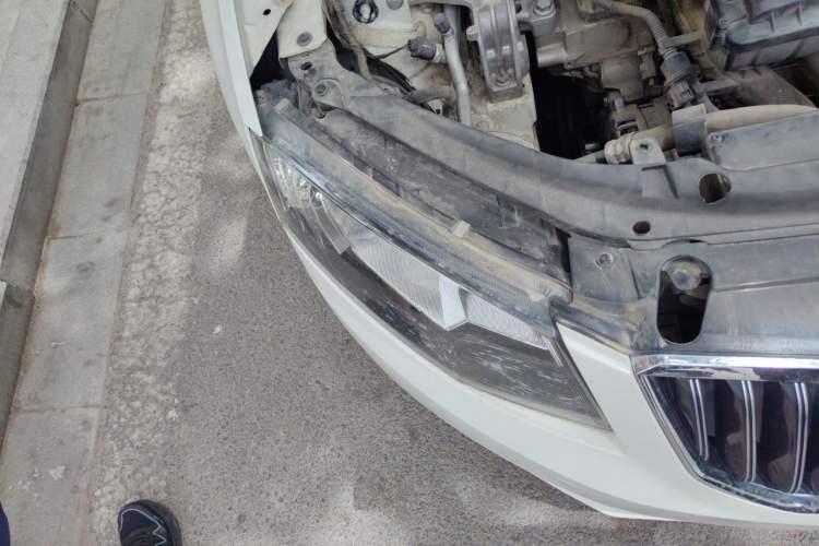 Used Skoda Octavia 2015 1.6L Automatic Yijun Edition Right Front Headlight