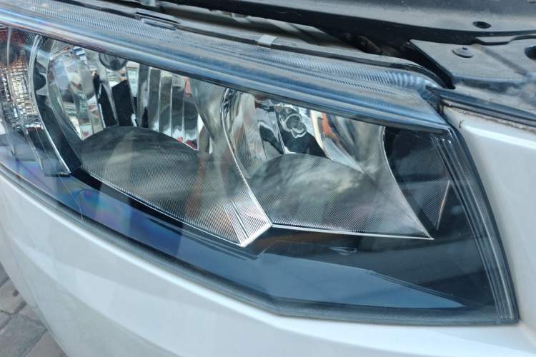 Used Skoda Octavia 2015 1.6L Manual Yijun Edition Right Front Headlight