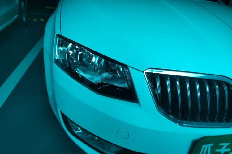 Used Skoda Octavia 2015 1.6L Automatic Yijie Edition Right Front Headlight