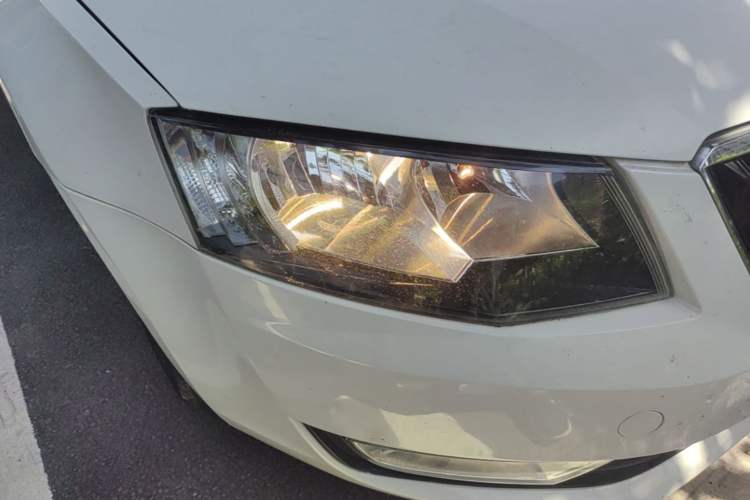 Used Skoda Octavia 2015 1.6L Automatic Yijie Edition Right Front Headlight