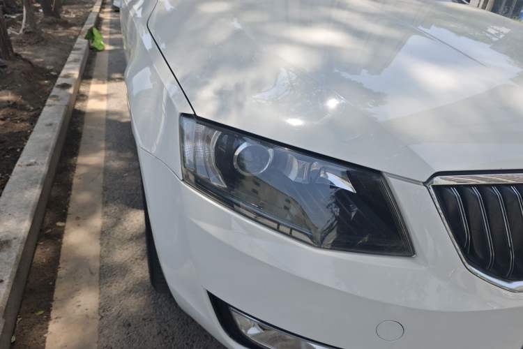 Used Skoda Octavia 2015 1.6L Automatic Yijun Edition Right Front Headlight