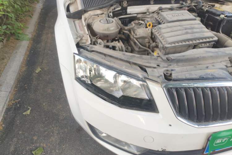Used Skoda Octavia 2015 1.6L Automatic Yijie Edition Right Front Headlight