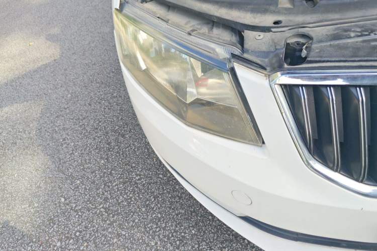 Used Skoda Octavia 2015 1.6L Automatic Yijie Edition Right Front Headlight