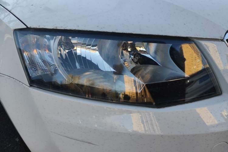 Used Skoda Octavia 2015 1.6L Automatic Yijun Edition Right Front Headlight
