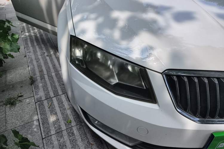 Used Skoda Octavia 2015 1.6L Manual Yijie Edition Right Front Headlight