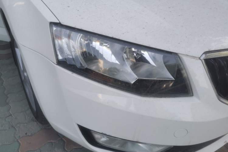 Used Skoda Octavia 2015 1.6L Automatic Yijie Edition Right Front Headlight