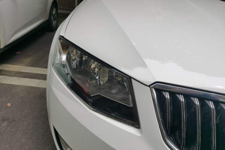 Used Skoda Octavia 2015 1.6L Automatic Yijun Edition Right Front Headlight