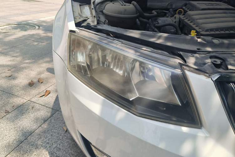 Used Skoda Octavia 2015 1.6L Manual Yijun Edition Right Front Headlight