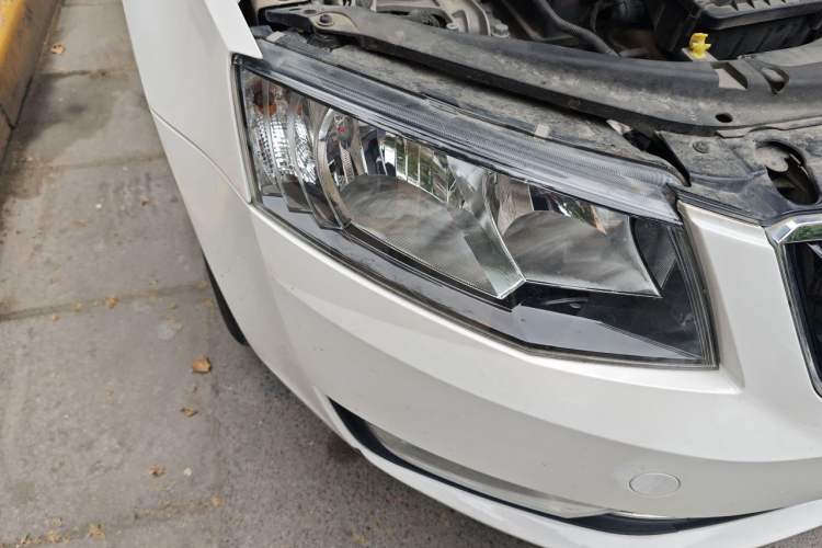 Used Skoda Octavia 2015 1.6L Automatic Yijun Edition Right Front Headlight