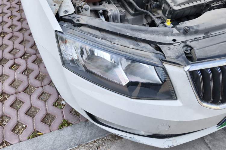 Used Skoda Octavia 2015 1.6L Automatic Yijun Edition Right Front Headlight
