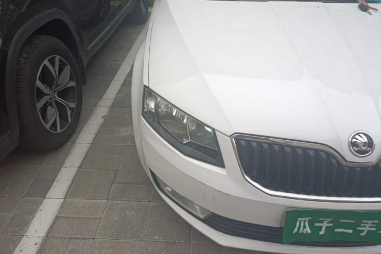 Used Skoda Octavia 2015 1.6L Automatic Eado Edition Right Front Headlight