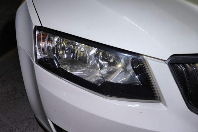 Used Skoda Octavia 2015 1.6L Manual Yijie Edition Right Front Headlight