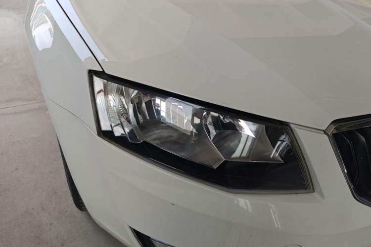 Used Skoda Octavia 2015 1.6L Automatic Yijun Edition Right Front Headlight