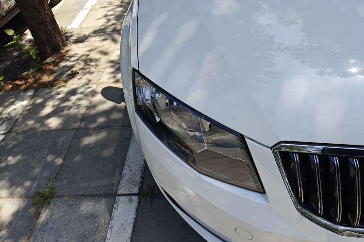 Used Skoda Octavia 2015 1.6L Automatic Yijun Edition Right Front Headlight