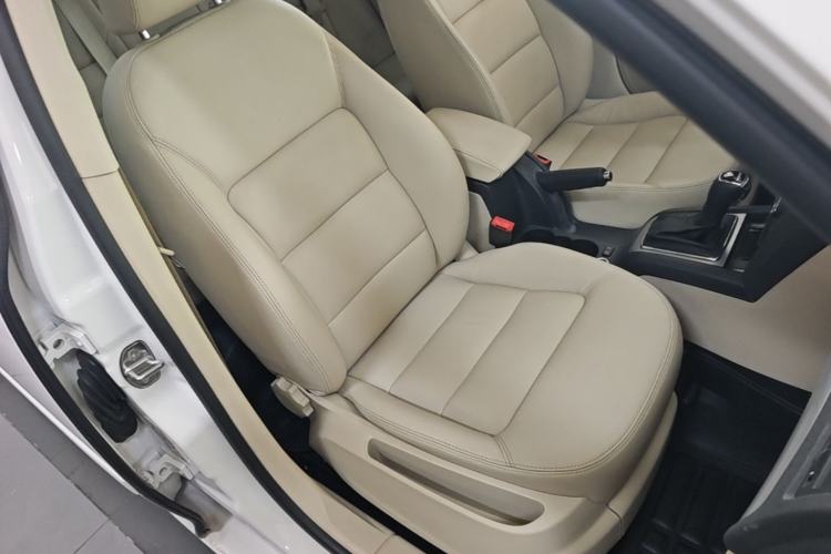Used Skoda Octavia 2015 Classic Model 1.6L Automatic Yijie Version Right Front Seat