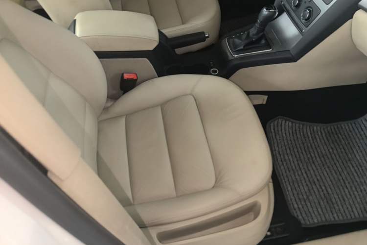 Used Skoda Octavia 2015 Classic Model 1.6L Automatic Yijie Version Right Front Seat