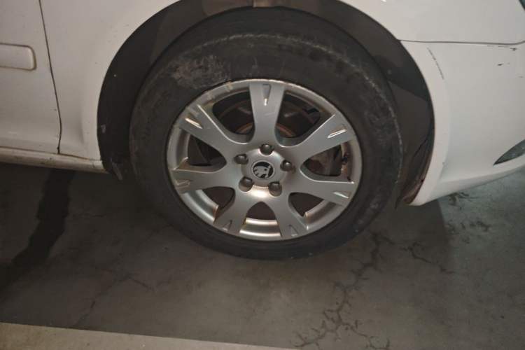 Used Skoda Octavia 2015 Classic Model 1.6L Automatic Yijie Version Right Front Wheel Hub