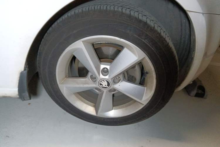 Used Skoda Octavia 2015 1.4TSI DSG Yijun Edition Right Front Wheel Hub