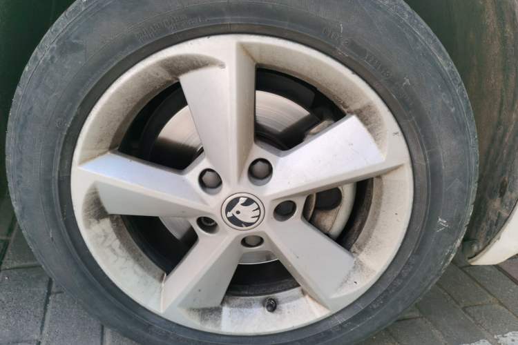 Used Skoda Octavia 2015 1.4TSI DSG Yijun Edition Right Front Wheel Hub