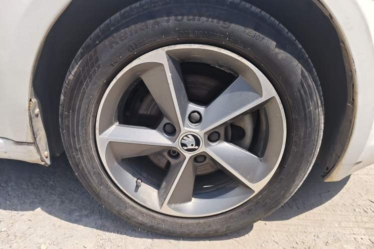 Used Skoda Octavia 2015 1.6L Manual Yijun Edition Right Front Wheel Hub