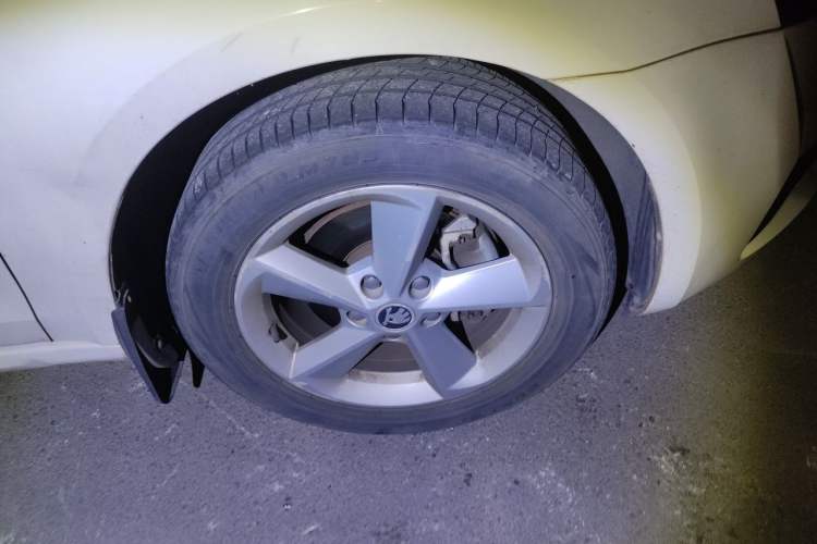 Used Skoda Octavia 2015 1.6L Automatic Eado Edition Right Front Wheel Hub