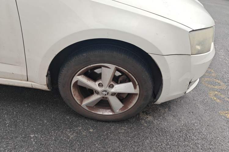 Used Skoda Octavia 2015 1.6L Automatic Yijie Edition Right Front Wheel Hub
