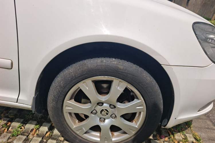 Used Skoda Octavia 2015 Classic Model 1.6L Automatic Yijie Version Right Front Wheel Hub