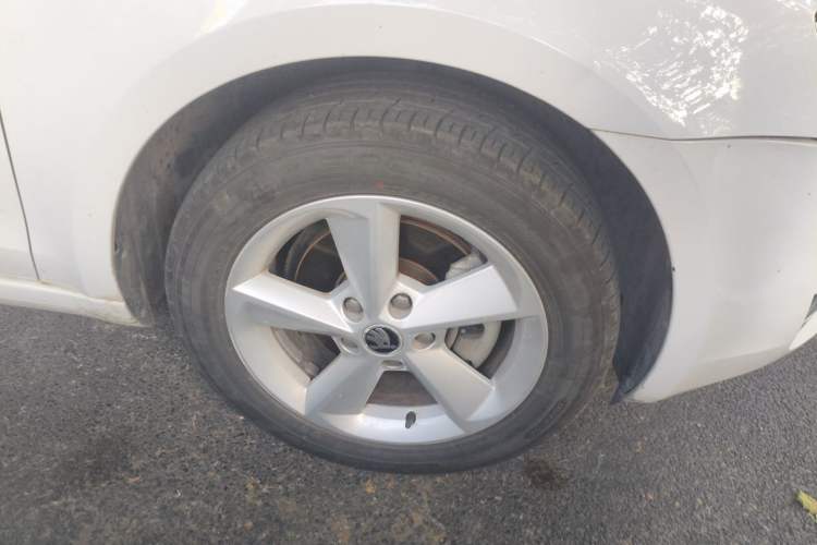 Used Skoda Octavia 2015 1.6L Automatic Yijie Edition Right Front Wheel Hub
