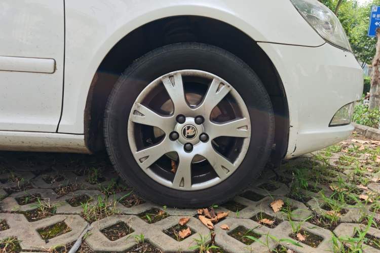 Used Skoda Octavia 2015 Classic Model 1.6L Automatic Yijie Version Right Front Wheel Hub