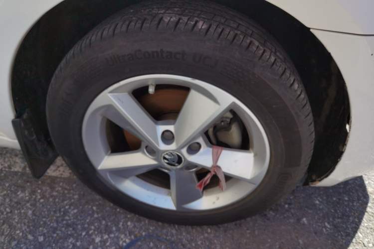 Used Skoda Octavia 2015 1.6L Automatic Yijun Edition Right Front Wheel Hub