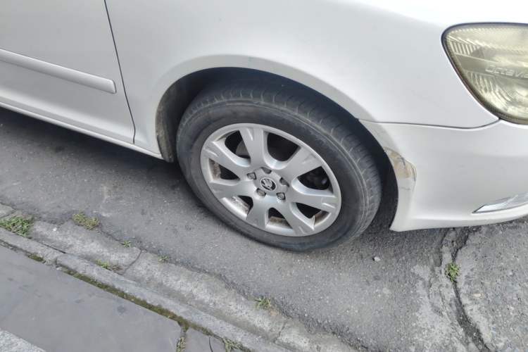 Used Skoda Octavia 2015 Classic Model 1.6L Automatic Yijie Version Right Front Wheel Hub
