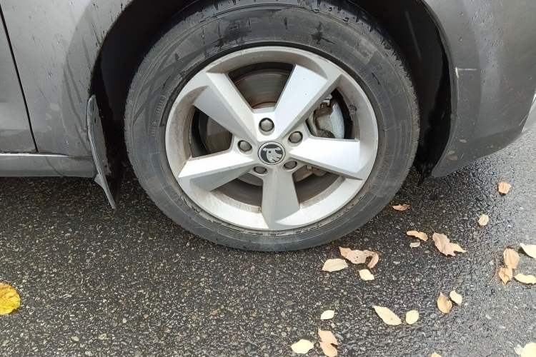 Used Skoda Octavia 2015 1.4TSI DSG Yijun Edition Right Front Wheel Hub