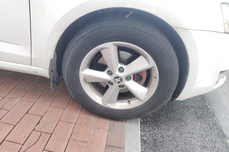 Used Skoda Octavia 2015 1.4TSI DSG Yijun Edition Right Front Wheel Hub
