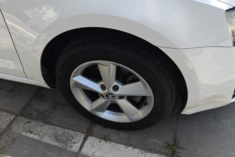 Used Skoda Octavia 2015 1.6L Automatic Yijun Edition Right Front Wheel Hub