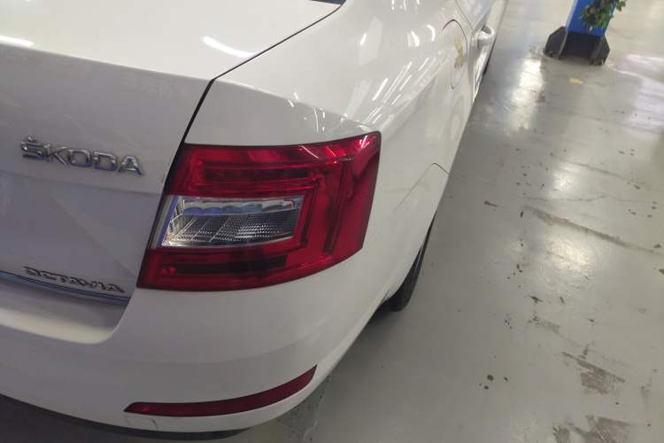 Used Skoda Octavia 2015 1.6L Automatic Yijun Edition Right Rear Taillight
