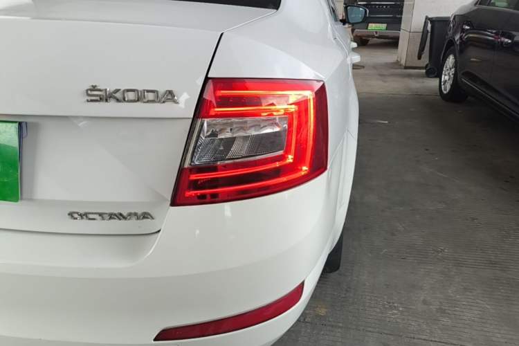 Used Skoda Octavia 2015 1.6L Automatic Yijie Edition Right Rear Taillight