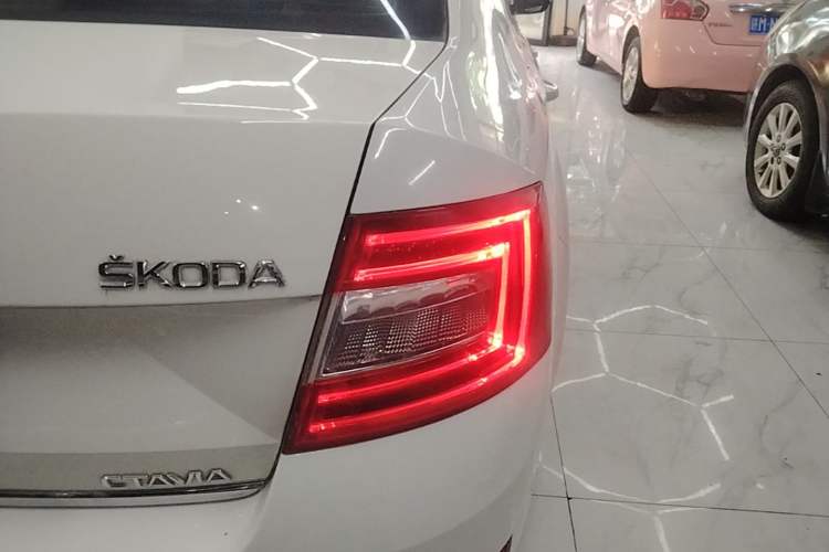 Used Skoda Octavia 2015 1.6L Automatic Yijun Edition Right Rear Taillight