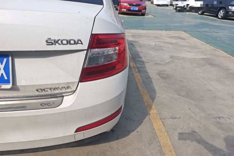 Used Skoda Octavia 2015 1.6L Manual Yijun Edition Right Rear Taillight