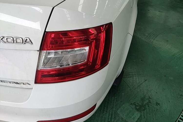 Used Skoda Octavia 2015 1.6L Automatic Yijie Edition Right Rear Taillight