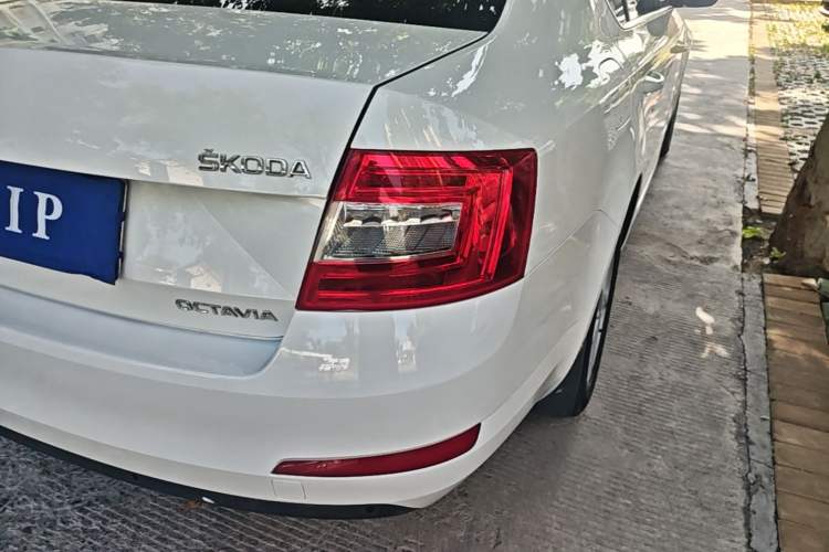 Used Skoda Octavia 2015 1.6L Manual Yijie Edition Right Rear Taillight