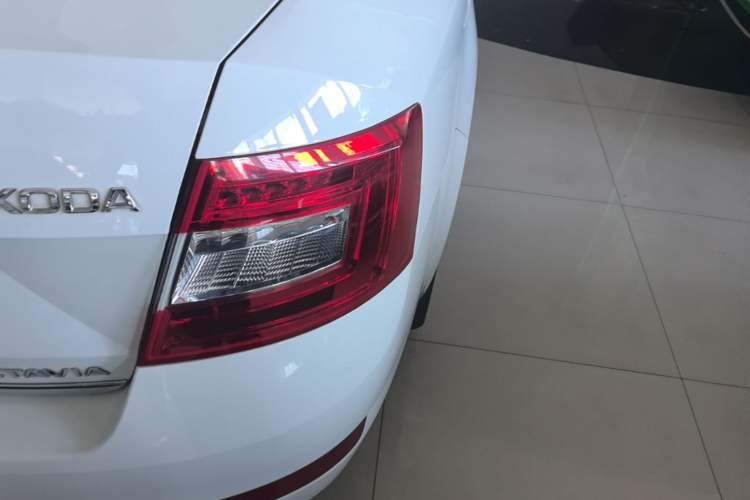 Used Skoda Octavia 2015 1.6L Automatic Yijun Edition Right Rear Taillight